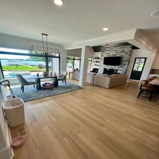 Living room with hardwood floors after cleaning